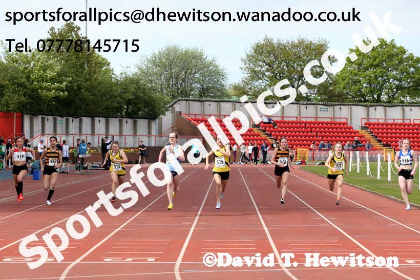 Womens under-17s 100 metres, North Eastern Track and Field Champs, Gateshead Stadium. Photo: David T. Hewitson/Sports for All Pics